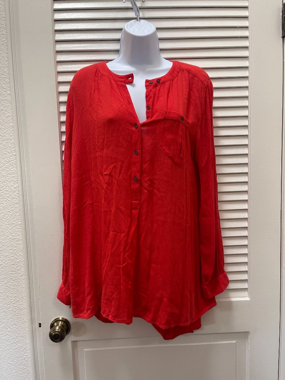 Free People Red Crinkle Rayon Tunic Blouse Size M - Picture 2 of 8